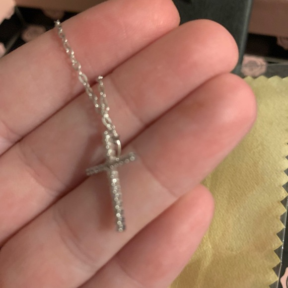 Beautiful Moissanite 0.3 cttw Cross .925 Silver Necklace COA&Luxe Gift Packaging - Picture 3 of 6